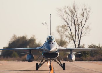 Zboruri de antrenament la înălțimi mici, în sud-estul țării