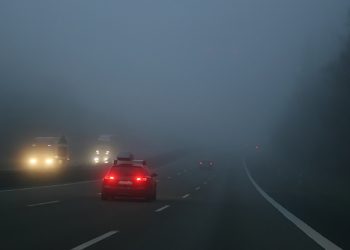 Trafic afectat de ceaţă pe A2! Vizibilitate redusă sub 100 de metri