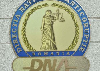 DNA trimite în judecată doi inspectori vamali, pentru luare de mită