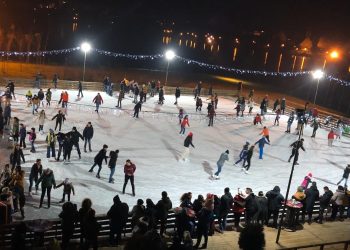 Bucură-te de magia iernii pe gheață, la Iceland Skating