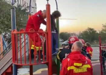 UPDATE. Alertă la locul de joacă! Intervine Descarcerarea
