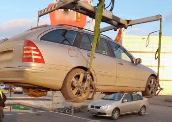18 autovehicule ridicate pentru parcarea pe locurile rezervate persoanelor cu dizabilități 