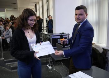 Sportivii de performanţă şi elevii tulceni cu rezultate deosebite la examenele naţionale, premiaţi