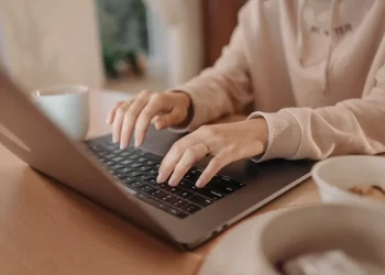 Au fost amânate termenele pentru  depunerea declaraţiilor de avere şi de interese cu semnătură electronică