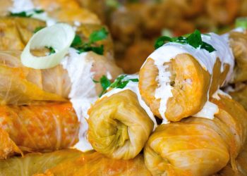 Sarmalele tradiționale, vedetele mesei de Crăciun