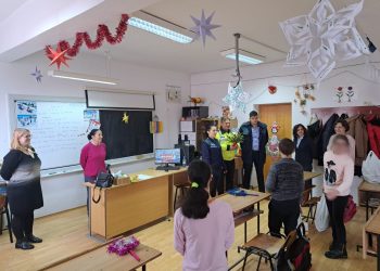 Polițiștii tulceni au adus zâmbete pe chipurile elevilor Școlii Gimnaziale Speciale
