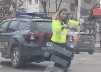 IPJ Brăila face verificări, după imaginile virale cu o polițistă care dirijează, chipurile, circulația (VIDEO) 
