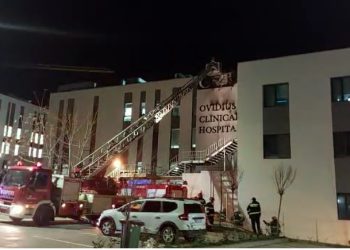 Incendiu la OCH! A luat foc o reclamă luminoasă (VIDEO)