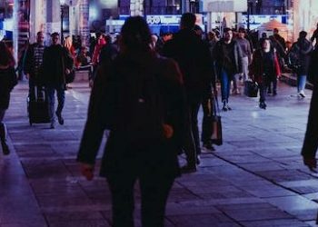 Vin vremuri grele. Dificultăți în 2023, pe piața muncii