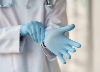 Nevralgiile României: De la bucăți de inimi „reciclate” de la cadavre, la „taxa” pentru bolnavii de cancer 