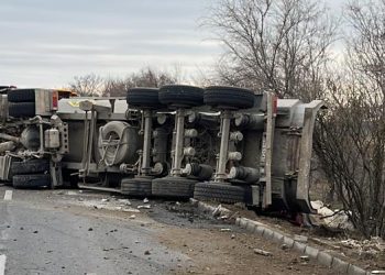 Un TIR s-a răsturnat în apropiere de Eforie Nord