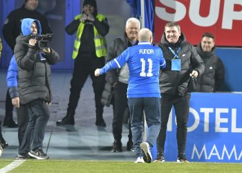 Antrenorul echipei CS Năvodari, Constantin Funda a dat lovitura de începere a meciului Farul – Petrolul