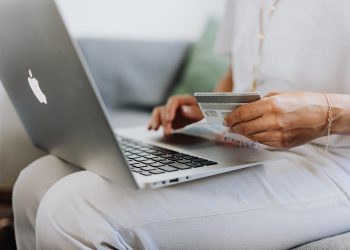 Vânzările ONLINE ale companiilor din România, la coada clasamentului în UE