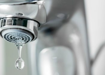 Atenție, se oprește apa pe mai multe străzi din localitatea Tuzla!