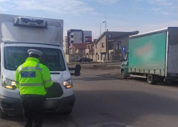 Amenzi de aproximativ 50.000 lei pentru lipsa autorizației de folosire a tramei stradale și a avizului de traseu