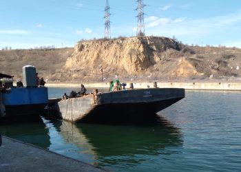 Barja scufundată pe canalul Poarta Albă – Midia Năvodari va fi scoasă din apă și reparată