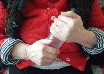 Bunicuța de la kilometrul zero: „Du-mă la azil, unde e apă caldă!”