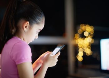 Elevii care folosesc mai mult un dispozitiv digital au un nivel mai ridicat al alfabetizării digitale