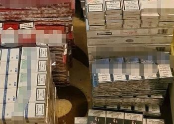 Constanța: Prinși în timp ce vindeau țigări netimbrate