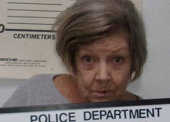 Femeie de 78 de ani, acuzată pentru a treia oară de jaf la o bancă