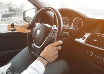 Inconștiență la volan, răsplătită cu dosar penal