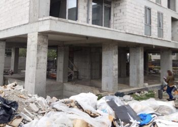 Un singur constructor, două amenzi pentru deșeurile de pe șantier (FOTO)