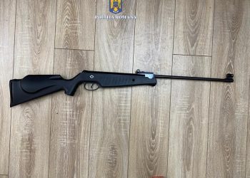 Constanța: Prins în timp ce ridica un colet plin cu arme de foc