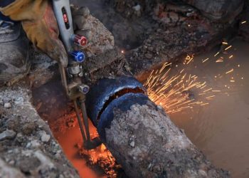 Autoritățile vând țevile orașului la fier vechi