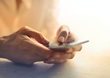 Aplicație în spijinul victimelor violenței domestice, folosită de aproximativ 88.000 de ori în România