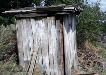 Fonduri alocate pentru „treburi murdare”. 9.000 de lei, pentru WC-uri în fundul curții