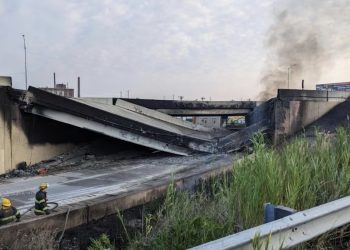 Porțiune de autostradă prăbușită în urma unui incident în trafic, în Philadelphia (VIDEO) 