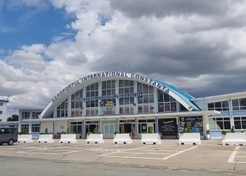 Românii folosesc din ce în ce mai mult aeroporturile mai mici din ţară
