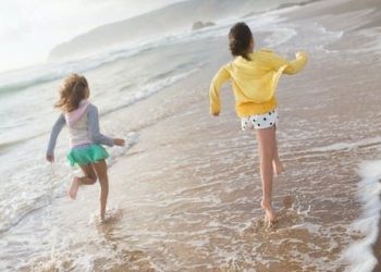 Cel mai frumos cadou! 15 copii din Prahova vin astăzi pentru prima dată la mare