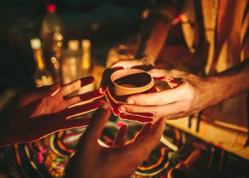 Ceremonia cu Ayahuasca: Tratament magic sau o exagerare periculoasă?