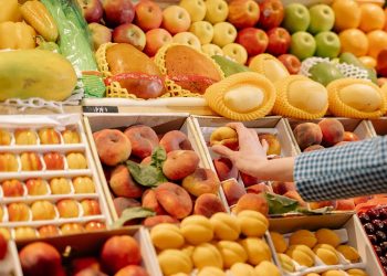 Unele alimente s-ar putea ieftini. Marcel Ciolacu a anunțat lista produselor care vor avea prețuri mai mici