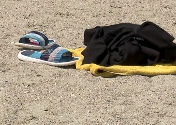 „Tradiții“ apuse: În mare cu săpunul, pe plajă la furat de portofele!  