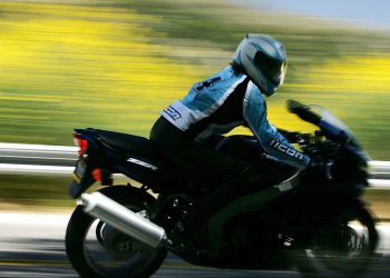 Motociclist prins cu peste 100 de km/oră pe o stradă din Tulcea