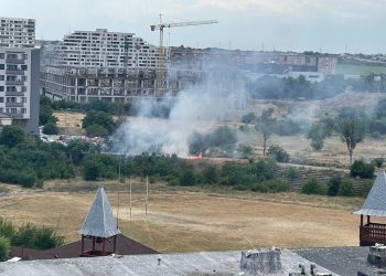 Incendiu pe stadionul „Badea Cârțan” (FOTO/VIDEO)