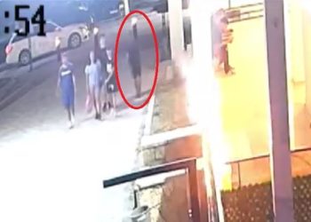 S-a ales cu dosar penal după ce a incendiat gardul unui club din Costinești (VIDEO)