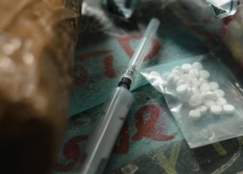 Constănțean prins de polițiștii locali în timp ce vindea droguri