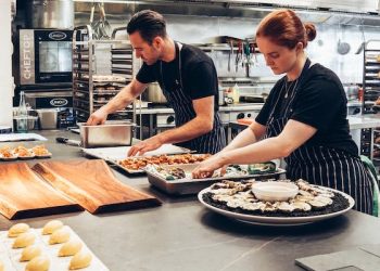Oferta pentru joburi în industria ospitalităţii s-a majorat cu 15%, în plin sezon estival
