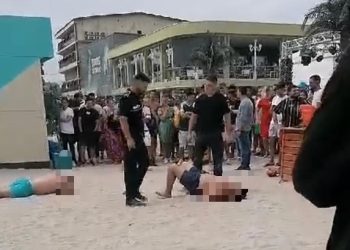 UPDATE: Bătaie în Costinești. Două grupuri de turişti și-au împărțit pumni reciproc