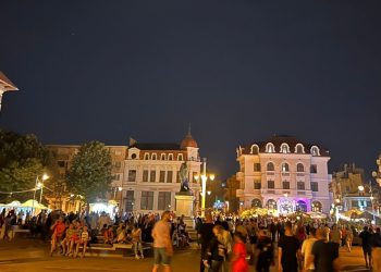 Uite drona, nu e drona! Spectacolul multimedia cu drone, reprogramat