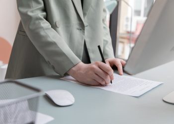 Managerii solicită beneficii precum asigurare de viaţă sau grădiniţă pentru copii la negocierea pachetelor salariale