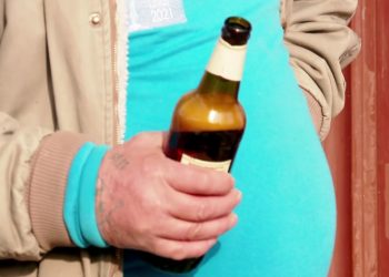 Primar acuzat că bea la birou. „Îl găsești beat, de la 10.00!”