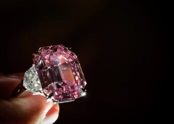 Secretul rarităţii diamantelor roz, descoperit de oamenii de ştiinţă