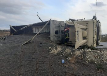 Tir răsturnat în Portul Constanța