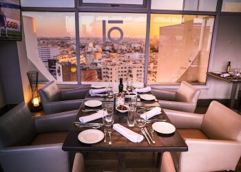 Industria ospitalităţii din România solicită Guvernului păstrarea sistemului de tichete de masă pe carduri restricţionate