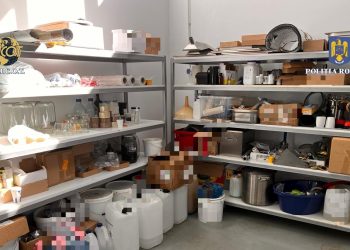 Percheziţii DIICOT în Constanța, într-un dosar privind producerea şi comercializarea de dispozitive de vapat şi produse „edibles”
