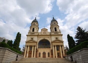 Peste 300.000 de pelerini, așteptați la moaştele Sfintei Cuvioase Parascheva